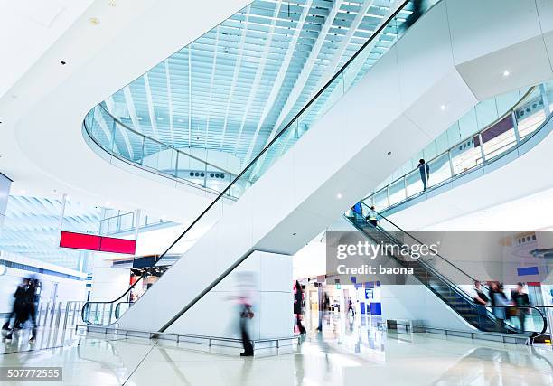 mall shopping - shopping centre escalator stock pictures, royalty-free photos & images