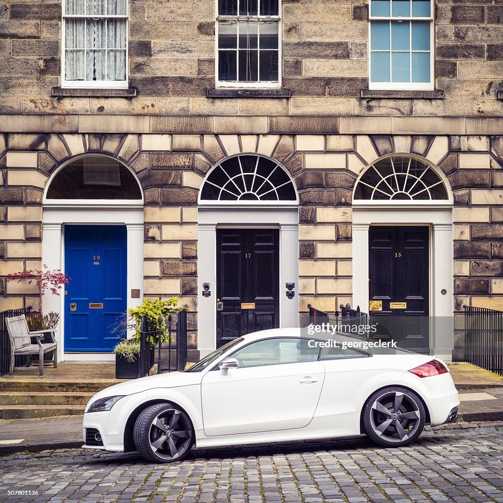 Audi TT parcheggiate a Edimburgo Nuovo Città