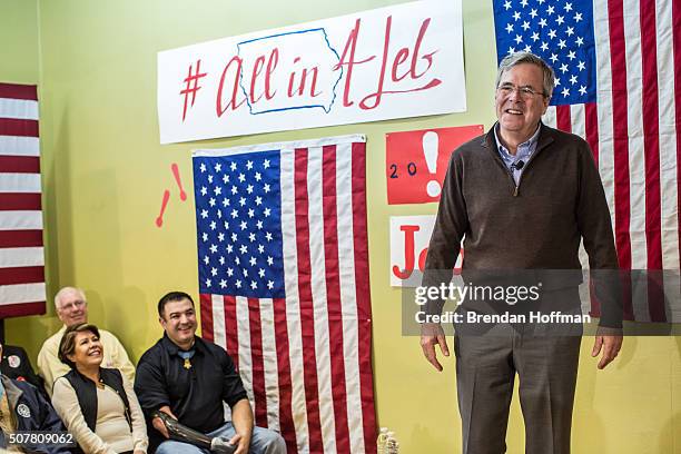 Republican presidential candidate Jeb Bush speaks at a campaign event at his local field office on January 31, 2016 in Hiawatha, Iowa. The Democratic...