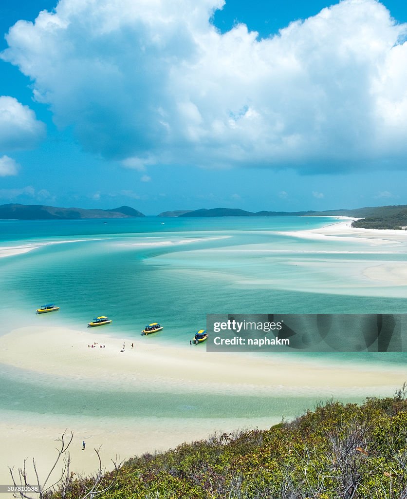 Whiteheaven beach, whitsunday with boat