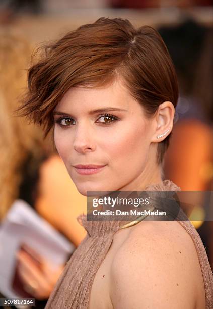Actress Kate Mara attends the 22nd Annual Screen Actors Guild Awards at The Shrine Auditorium on January 30, 2016 in Los Angeles, California.