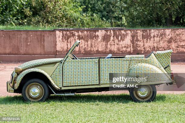 citroen 2cv fixierbaren - citroën stock-fotos und bilder