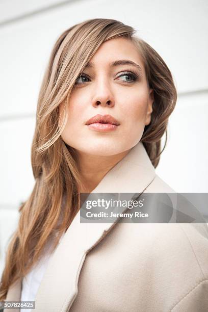 woman looking into distance - side part stock pictures, royalty-free photos & images