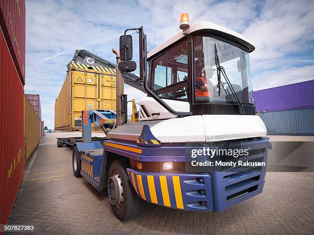 Container Lorry Driver Truck Driver Unloading Photos and Premium High Res Pictures - Getty Images