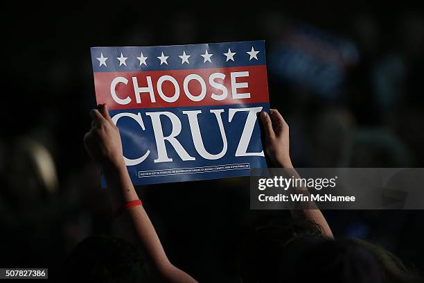 Supporters cheer as Republican presidential candidate, Sen. Ted Cruz speaks to Iowa voters at the Iowa State Fairgrounds January 31, 2016 in Des...