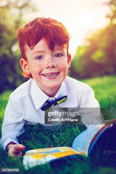 rotes haar junge im freien - red hair boy and freckles stock-fotos und bilder