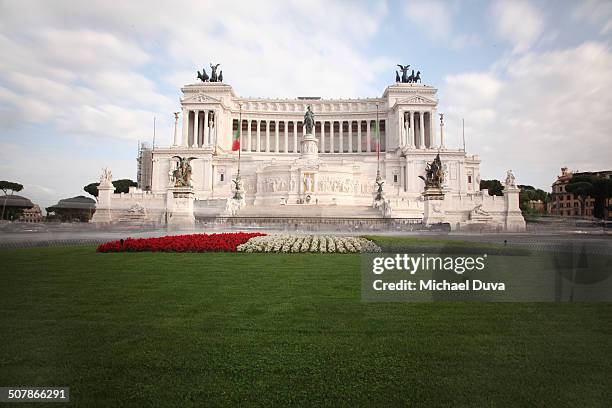 capitoline hill with blurred traffic and tourists - altare della patria stock pictures, royalty-free photos & images