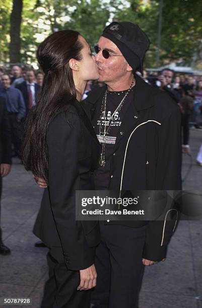 Actors Angelina Jolie and Billy Bob Thornton attends the premiere of Tomb Raider on July 03, 2001 at the Empire in Leicester Sq, London.