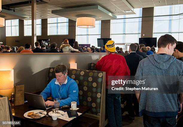 Zach Butler, unaffiliated with the Paul campaign, eats his breakfast and works from his laptop during a breakfast campaign stop for Republican...