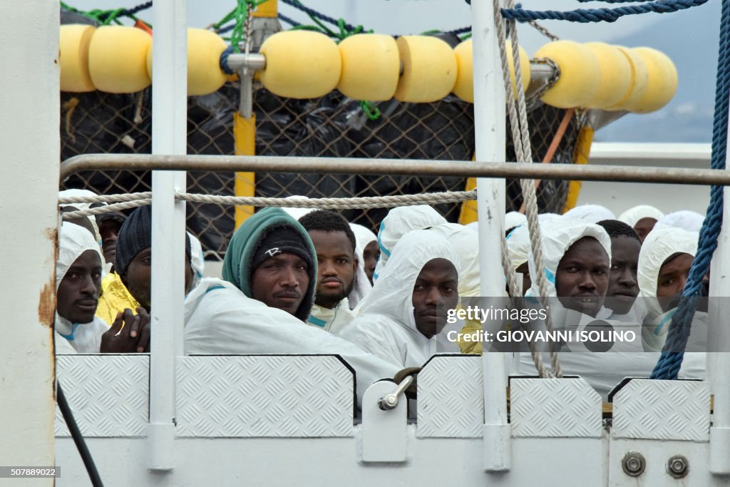 TOPSHOT-ITALY-IMMIGRATION-REFUGEE