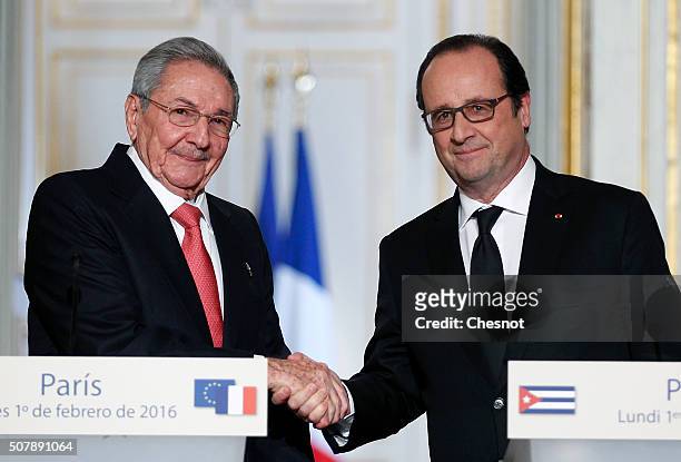 French President Francois Hollande shakes hands with Cuban President Raul Castro after a press conference at the Elysee Presidential Palace on...