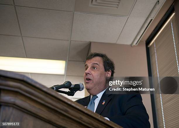 Republican presidential candidate, New Jersey Gov. Chris Christie speaks during a luncheon at the Bull Moose Club February 1, 2016 in downtown Des...