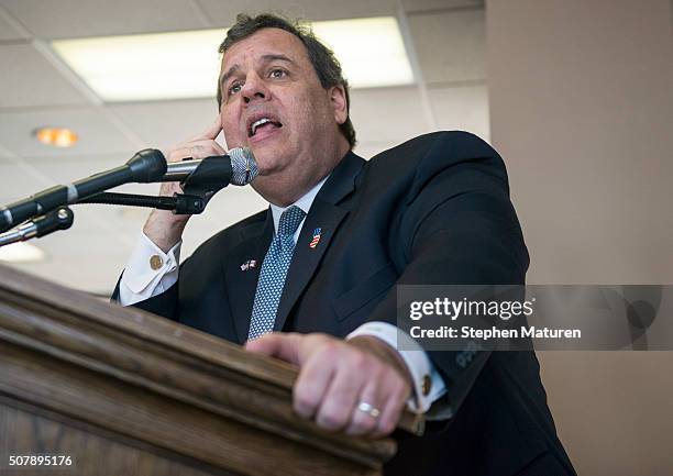 Republican presidential candidate, New Jersey Gov. Chris Christie speaks during a luncheon at the Bull Moose Club February 1, 2016 in downtown Des...