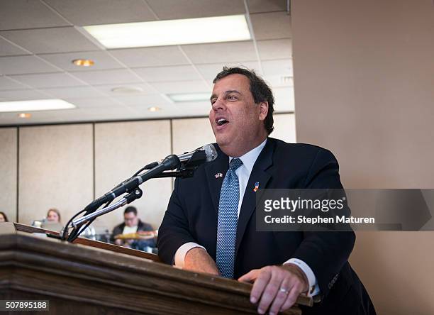 Republican presidential candidate, New Jersey Gov. Chris Christie speaks during a luncheon at the Bull Moose Club February 1, 2016 in downtown Des...
