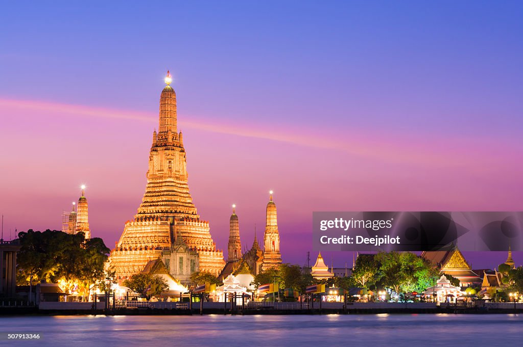 Wat-Arun-Tempel ein Sonnenuntergang in Bangkok, Thailand