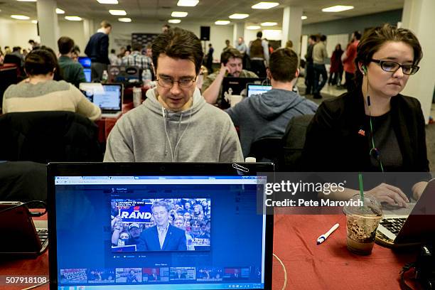 Rand Paul volunteers discuss strategy make calls to potential voters at Paul's Des Moines headquarters on February 1, 2016 in Des Moines, Iowa. Paul...