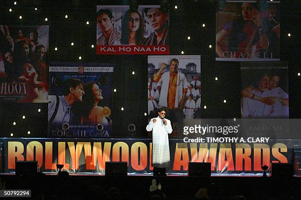 Host Arshad Warsi opens the show during the 2004 Bollywood Movie Awards at the Trump Taj Mahal, 01 May 2004, in Atlantic City, New Jersey. The fourth...