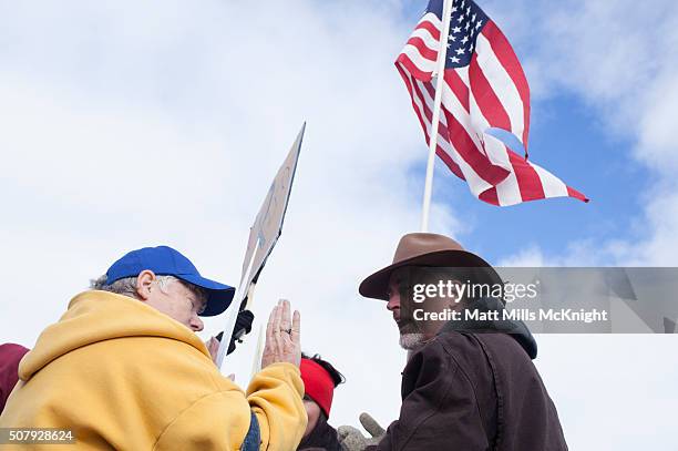 Law enforcement supporters and anti-government protesters argue outside the Harney County Courthouse on February 1, 2016 in Burns, Oregon....