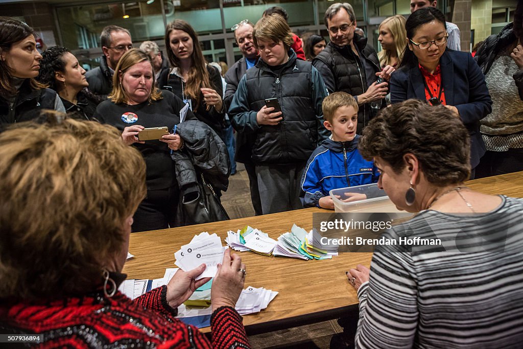 Iowa Voters Caucus In First Presidential Electoral Test