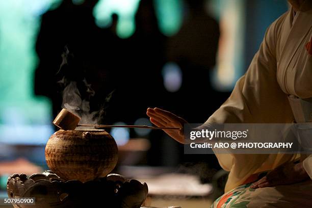 tea ceremony water - teceremoni bildbanksfoton och bilder