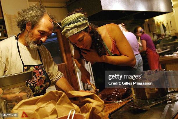 Luna and Larry, members of the Lost Valley commune, prepare the vegeterian evening meal on October 3, 2003 in Lost Valley, Oregon. Oregon was a...