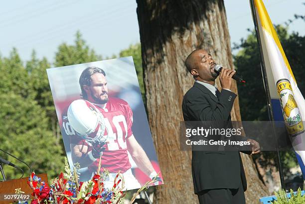 Darius Rucker of Hootie and the Blowfish sings at a memorial service for Pat Tillman in the Municipal Rose Garden May 3, 2004 in San Jose,...