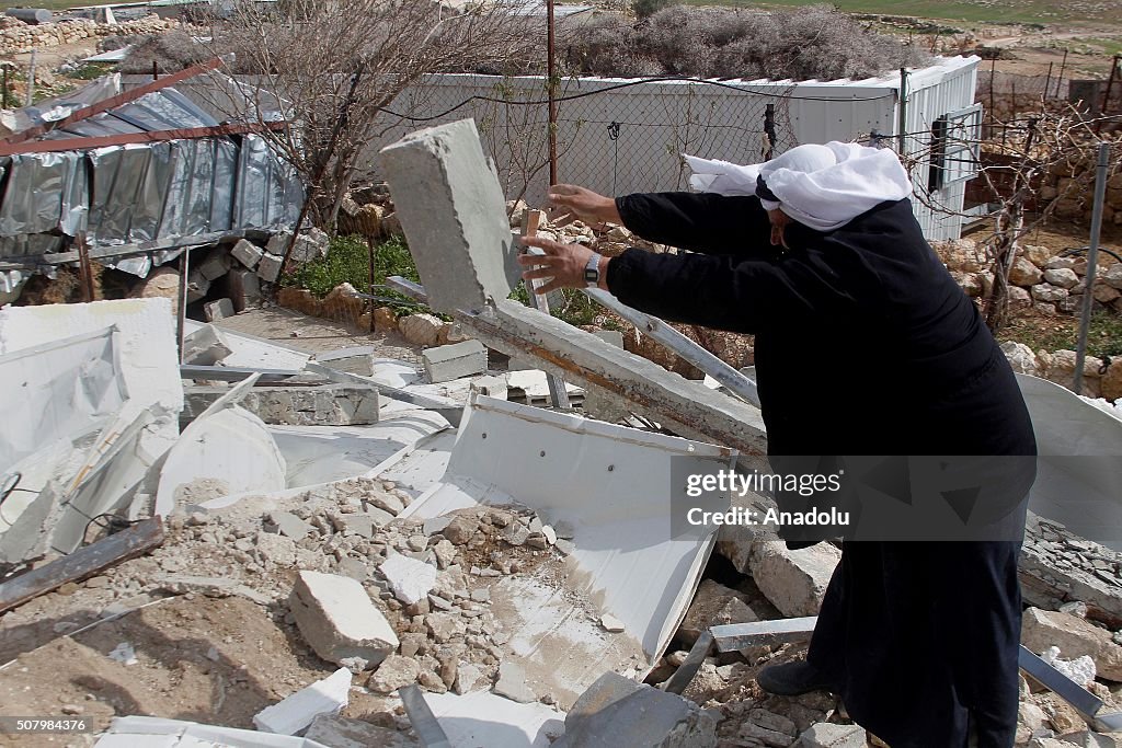 Israel demolishes Palestinians houses in West Bank 