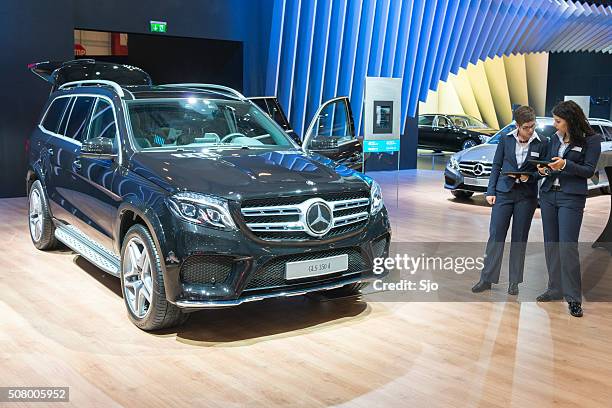 mercedes-benz gls luxury suv - mercedes benz gl stock pictures, royalty-free photos & images