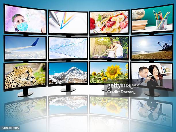 colección de radiodifusión diferentes televisores de pantalla plana con canales de cable - divergent film fotografías e imágenes de stock