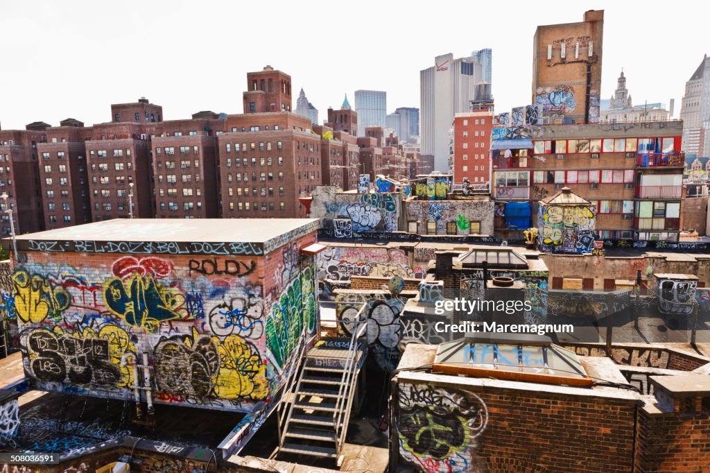 Manhattan, graffiti on the Chinatown roofs