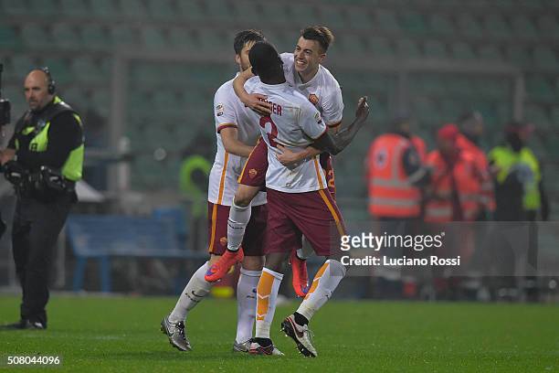 Stephan El Shaarawy of AS Roma celebrates the victory with Antonio Rudiger after the Serie A match between US Sassuolo Calcio and AS Roma at Mapei...