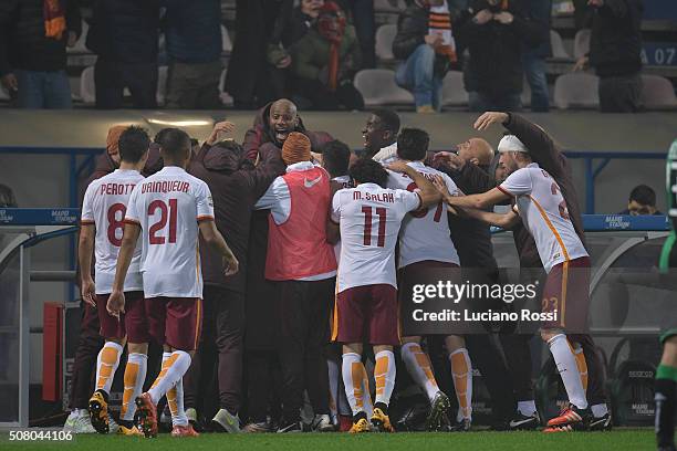 Roma players celebrate after goal scoring by Stephan El Shaarawy during the Serie A match between US Sassuolo Calcio and AS Roma at Mapei Stadium -...