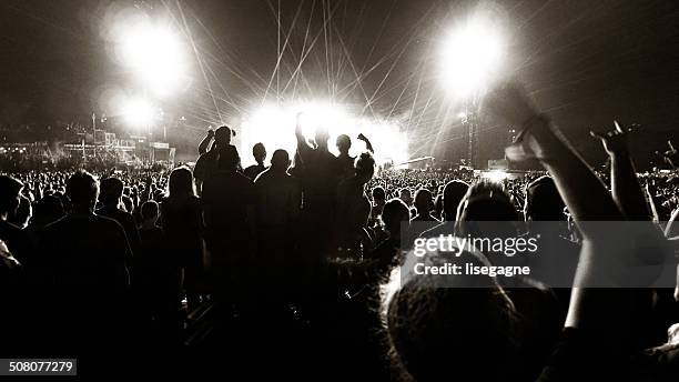 crowd at a music concert - heavy metal 個照片及圖片檔