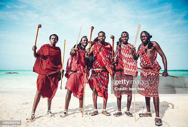 masai warriors - masaï stockfoto's en -beelden