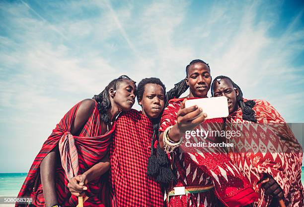 masai taking a selfie - masaï stockfoto's en -beelden