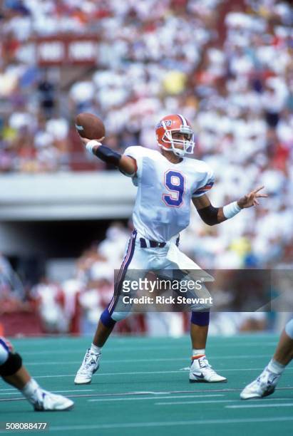 Quarterback Shane Matthews of the Florida Gators readies to throw during a game against the Alabama Crimson Tide on September 15, 1990 at...