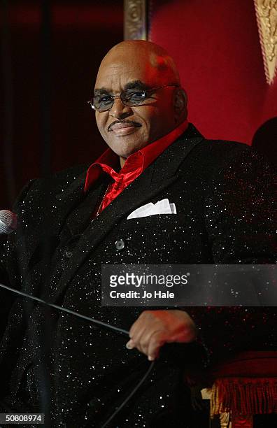Solomon Burke performs on stage at a benefit show in aid of the United Nations' UNHCR refugees fund, at The Royal Albert Hall on May 6, 2004 in...
