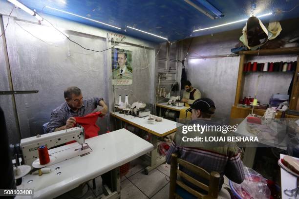 Syria Workshops 26,150 Industry Sector Stock Photos, High-Res Pictures, and Images ...