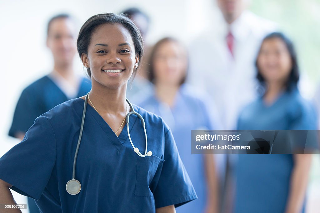 Enfermeira sorridente no trabalho