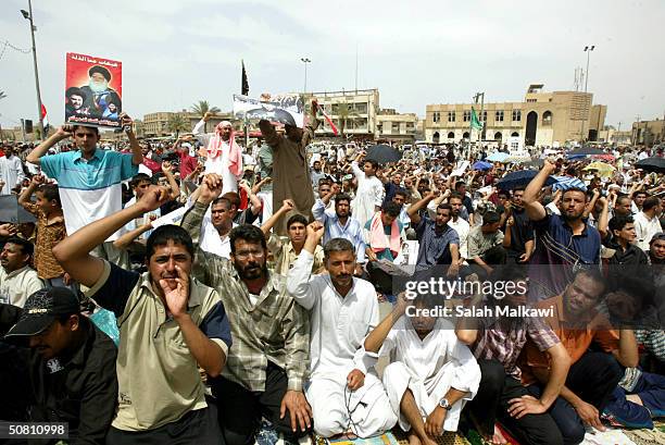 Muslims In Iraq Sunni And Shia Muslims Pray Together In Baghdad Photos and Premium High ...