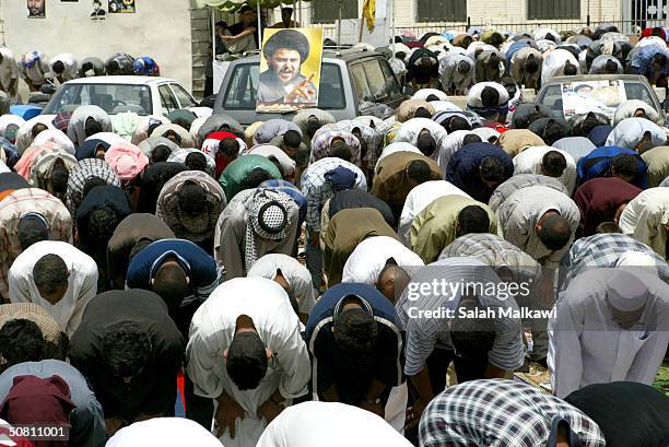 Muslims In Iraq 69 Sunni And Shia Muslims Pray Together In Baghdad Stock Photos, High ...