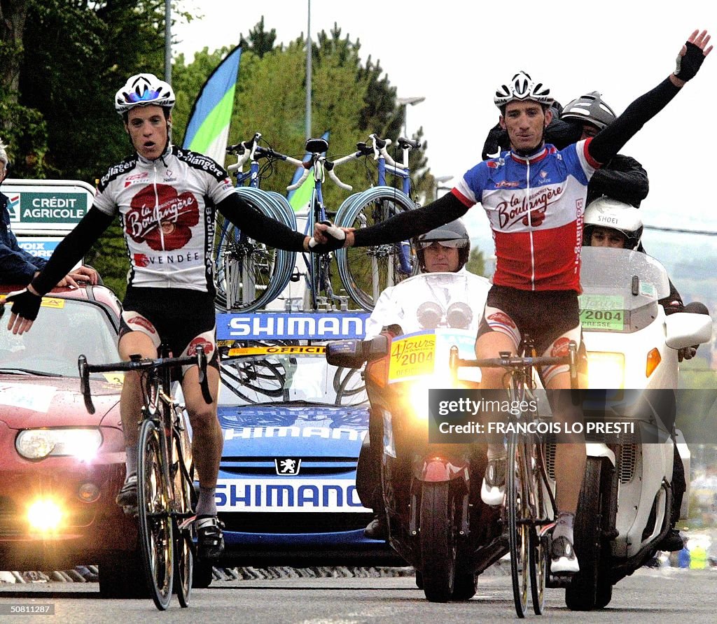 Didier Rous French cyclists Didier Rous and his teammate Sylvain Chavanel shake ...