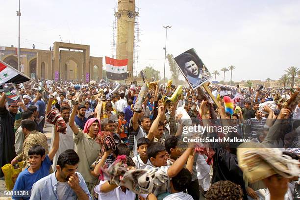 Muslims In Iraq Sunni And Shia Muslims Pray Together In Baghdad Photos and Premium High ...
