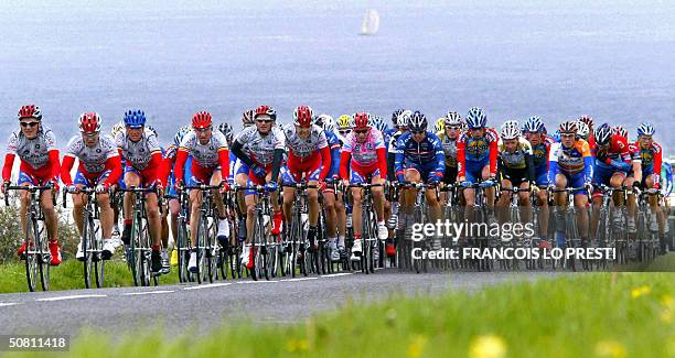 The pack rides on the Cap Gris-Nez, 07 May 2004, duing the Four Days of Dunkirk cycling race's third stage. French cyclist Didier Rous won the stage...