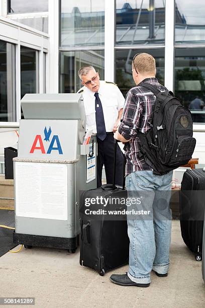 Am Check In 858 American Airlines Check In Stock Photos, High-Res Pictures, and ...
