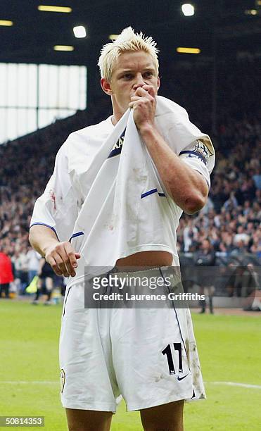 Alan Smith of Leeds celebrates kisses the badge on his shirt during the FA Barclaycard Premiership match between Leeds United and Charlton Athletic...