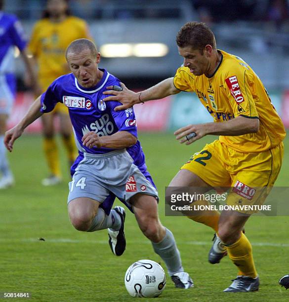 Toulouse's midfielder Florent Balmont vies with Nantes' defender Sylvain Armand during their French L1 football match, 08 May 2004 in Toulouse. AFP...