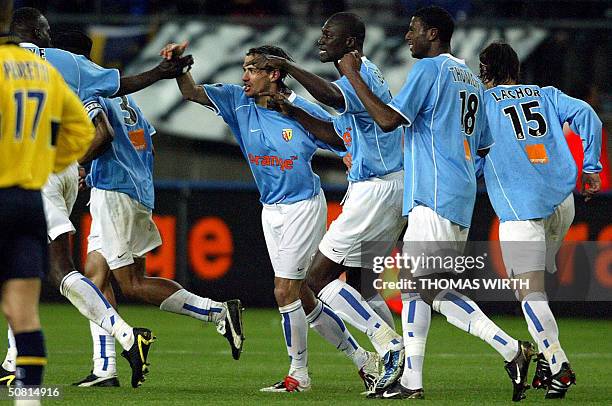 Lens's players Olivier Thomert jubilates with Daniel Moreira , Papa Bouba Diop , Yohann Lachor , Abdoulaye Faye and Rigobert Song after scoring the...