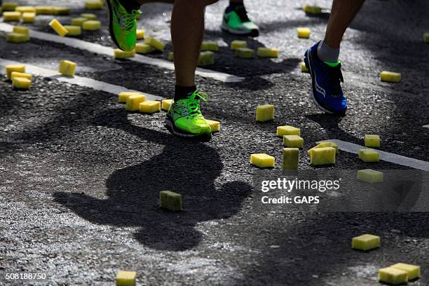 running athletes passing sponges on the road - adidas shoes stock pictures, royalty-free photos & images