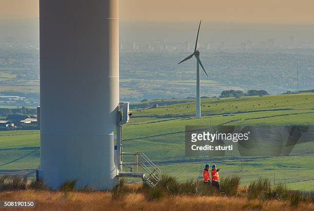 windfarm power engineers - manchester england stock-fotos und bilder